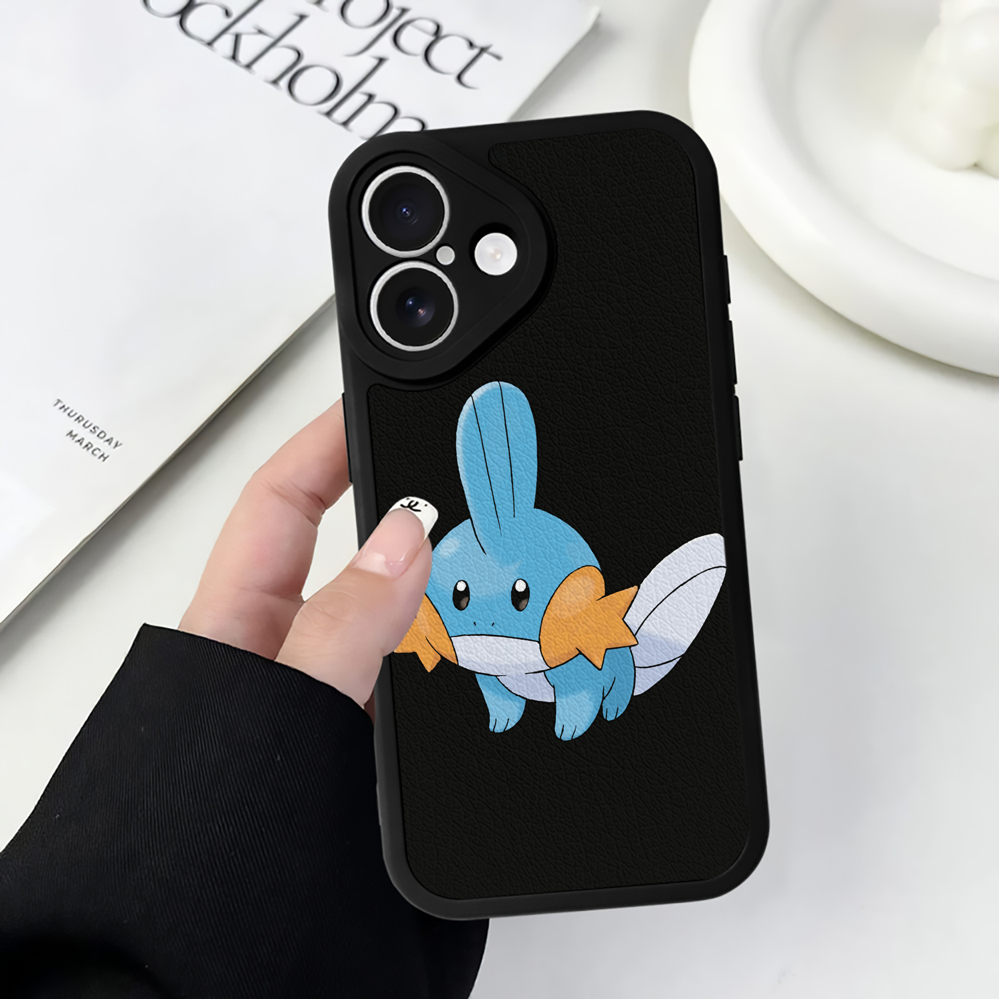 （画像用） ポケットモンスター Pokémon 【iPhone 16シリーズ対応】シリコンスマホケース（レザー調） 材質：シリコン